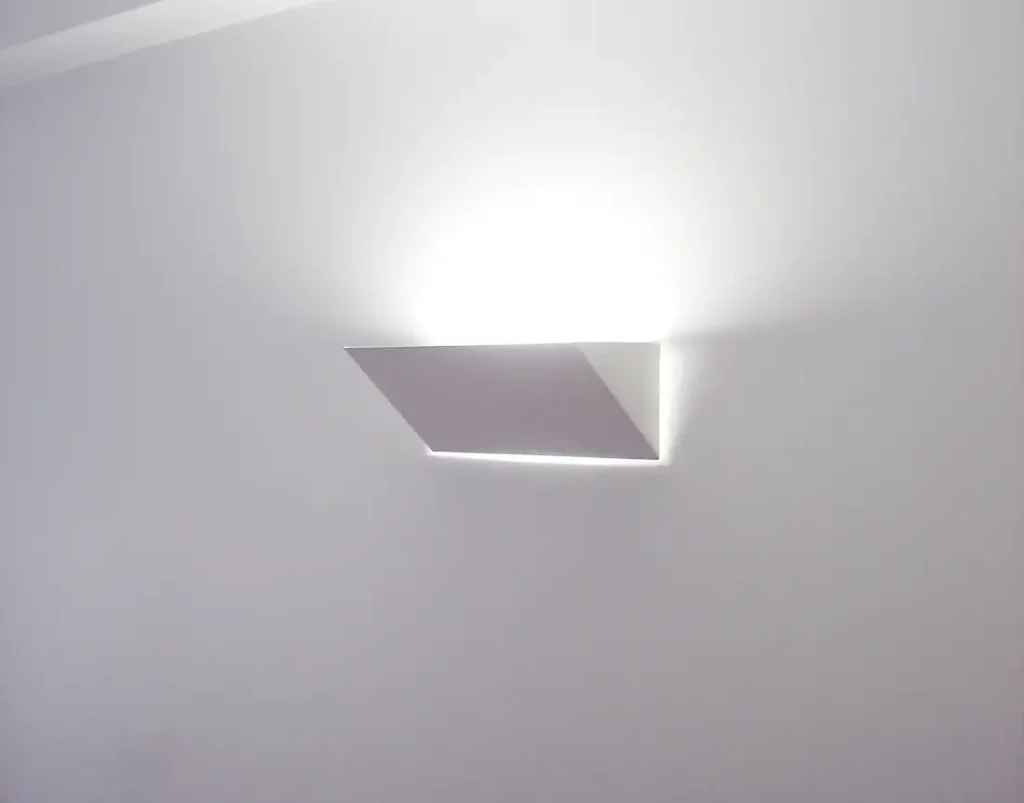 Flexible lamp pointing the light to the ceiling