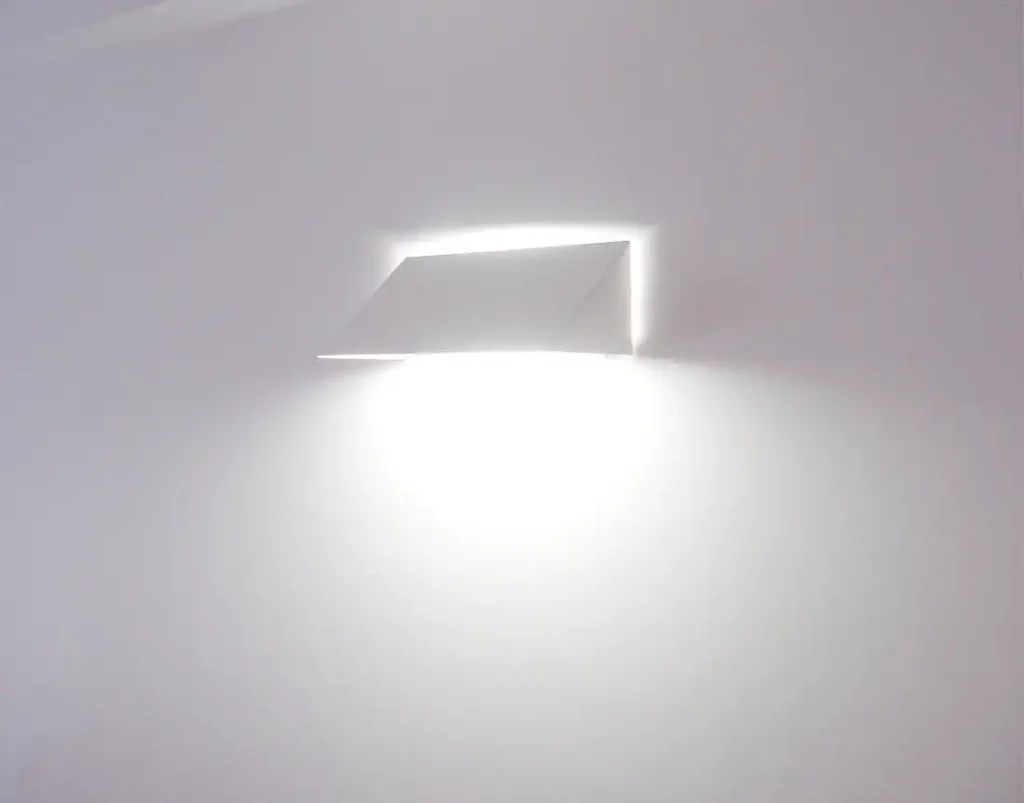 Flexible lamp pointing the light to the ground