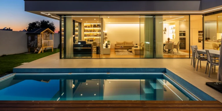 House with swimming pool