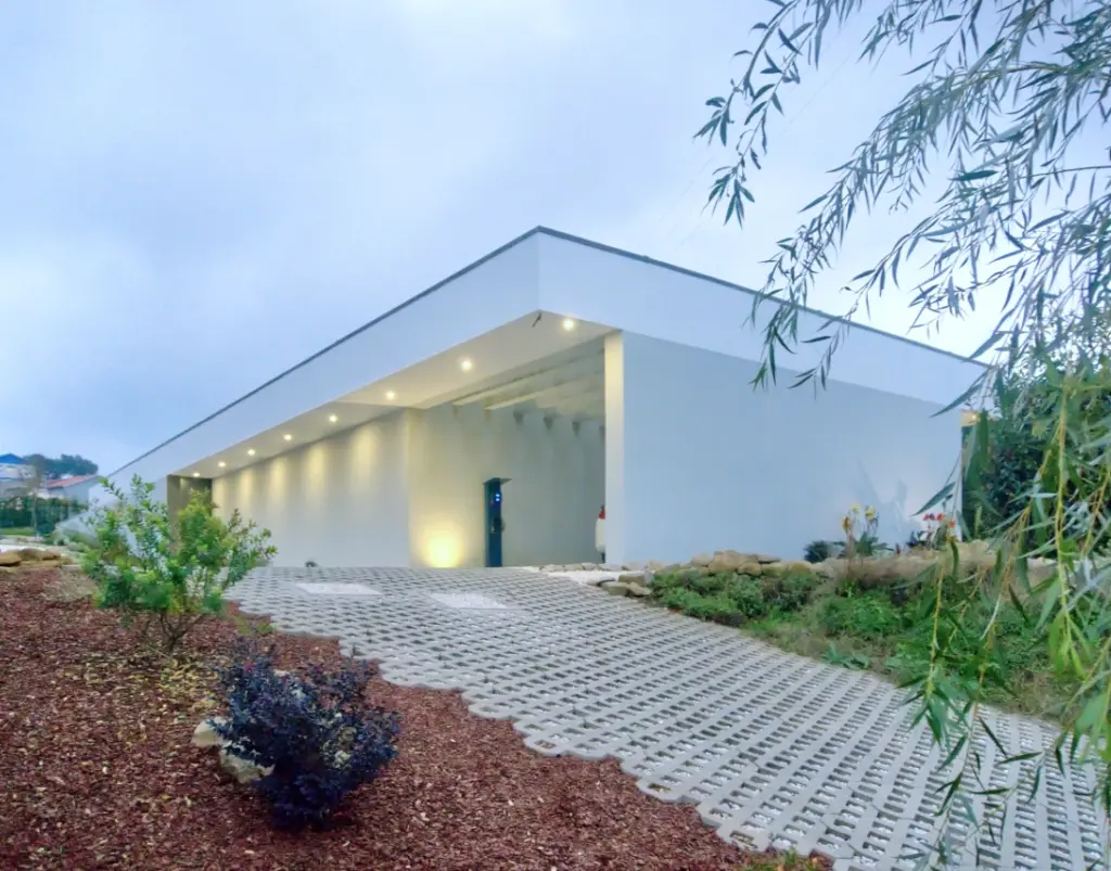 Path leading to the single storey house