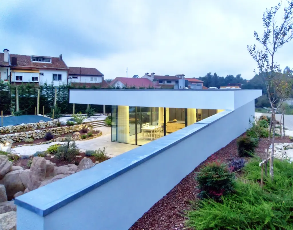 Retaining wall of the single storey house