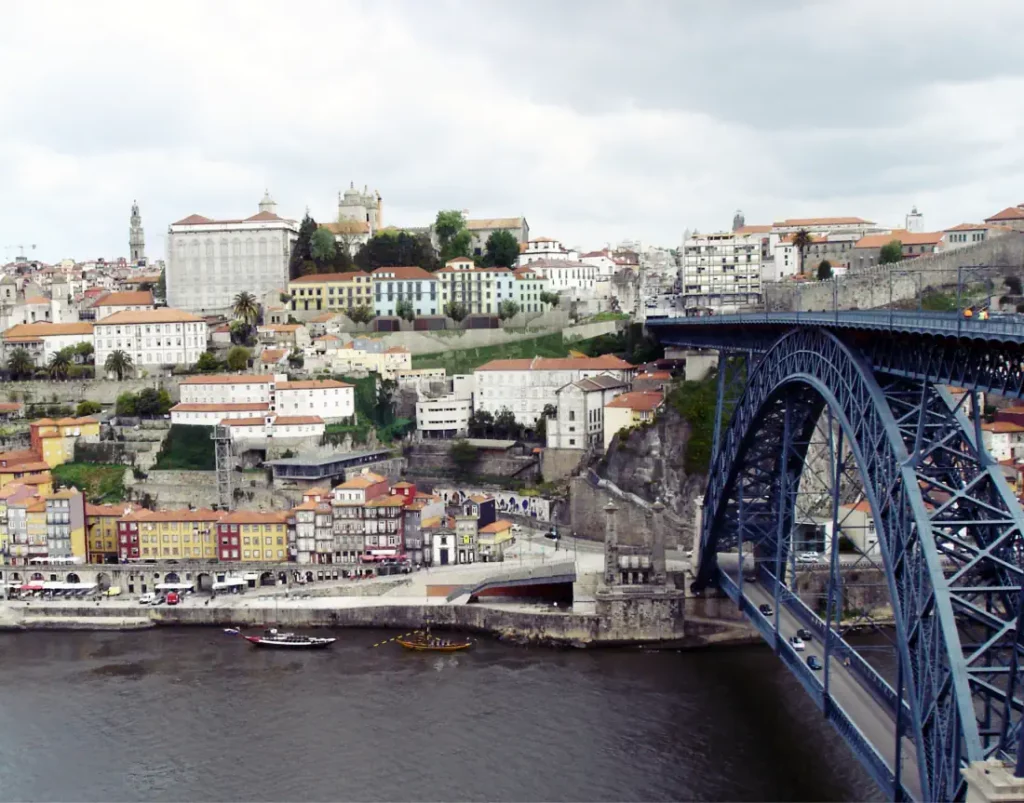 The D.Luis bridge, the Douro river and the Hotel