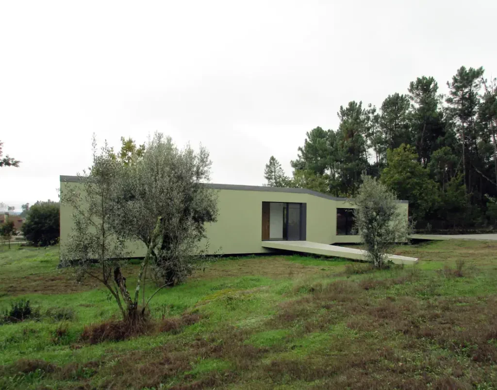 North pedestrian access to the house