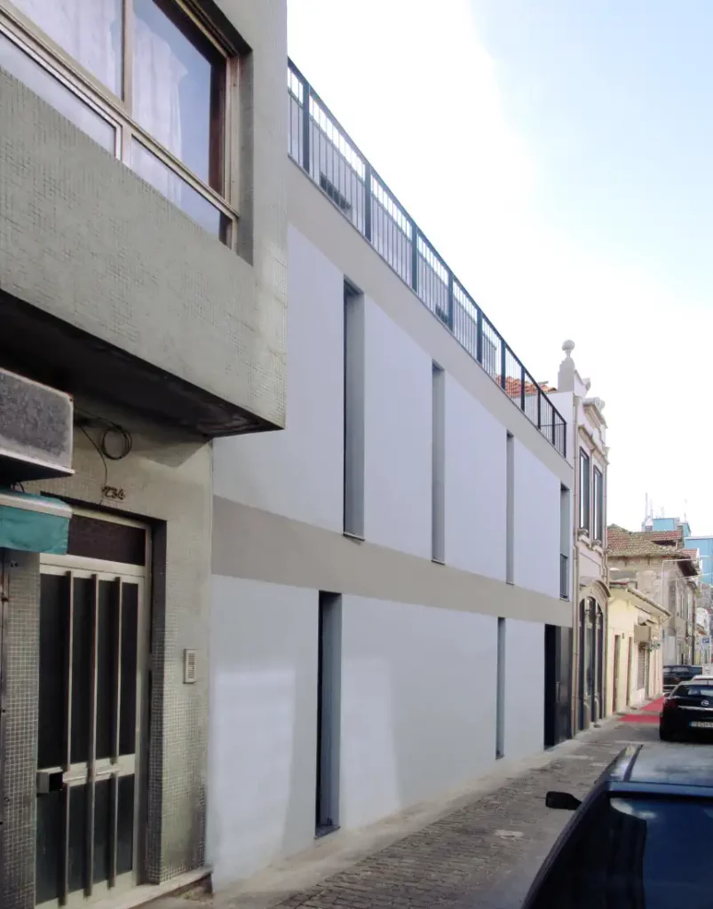 Street facade with narrow windows increasing privacy